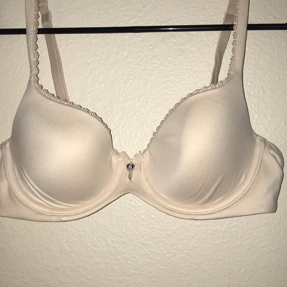 Good t-shirt bra/ tan soft bra